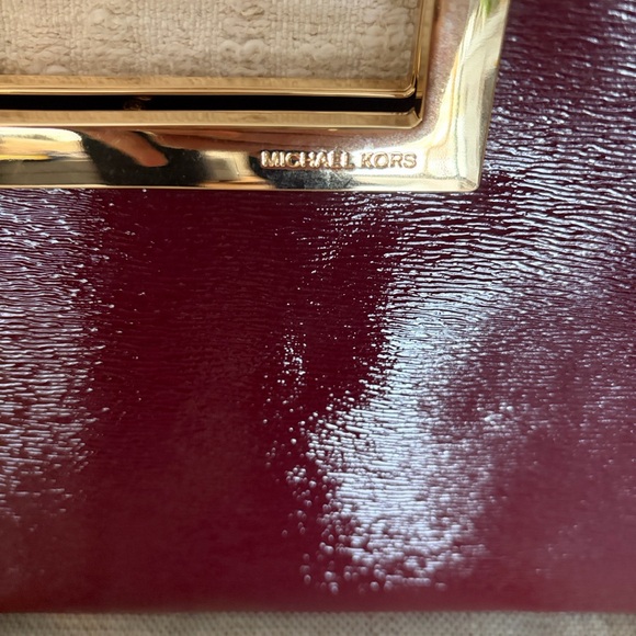 NWOT Micheal Kors Berkley large clutch in patent leather. NWOT - Picture 7 of 12